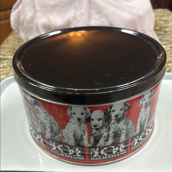 101 Dalmatians Round Tin Container - Picture 1 of 11